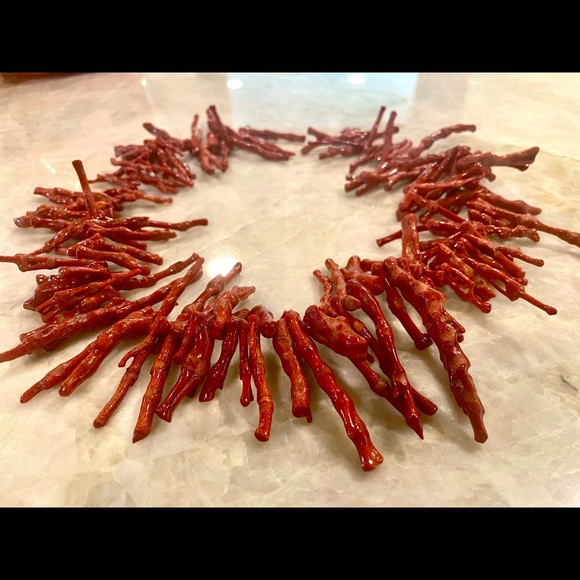 Coral twig statement necklace - Picture 7 of 16